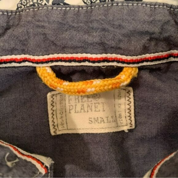 Free Planet men's size small blue and white Pineapple print button up shirt - Picture 4 of 7